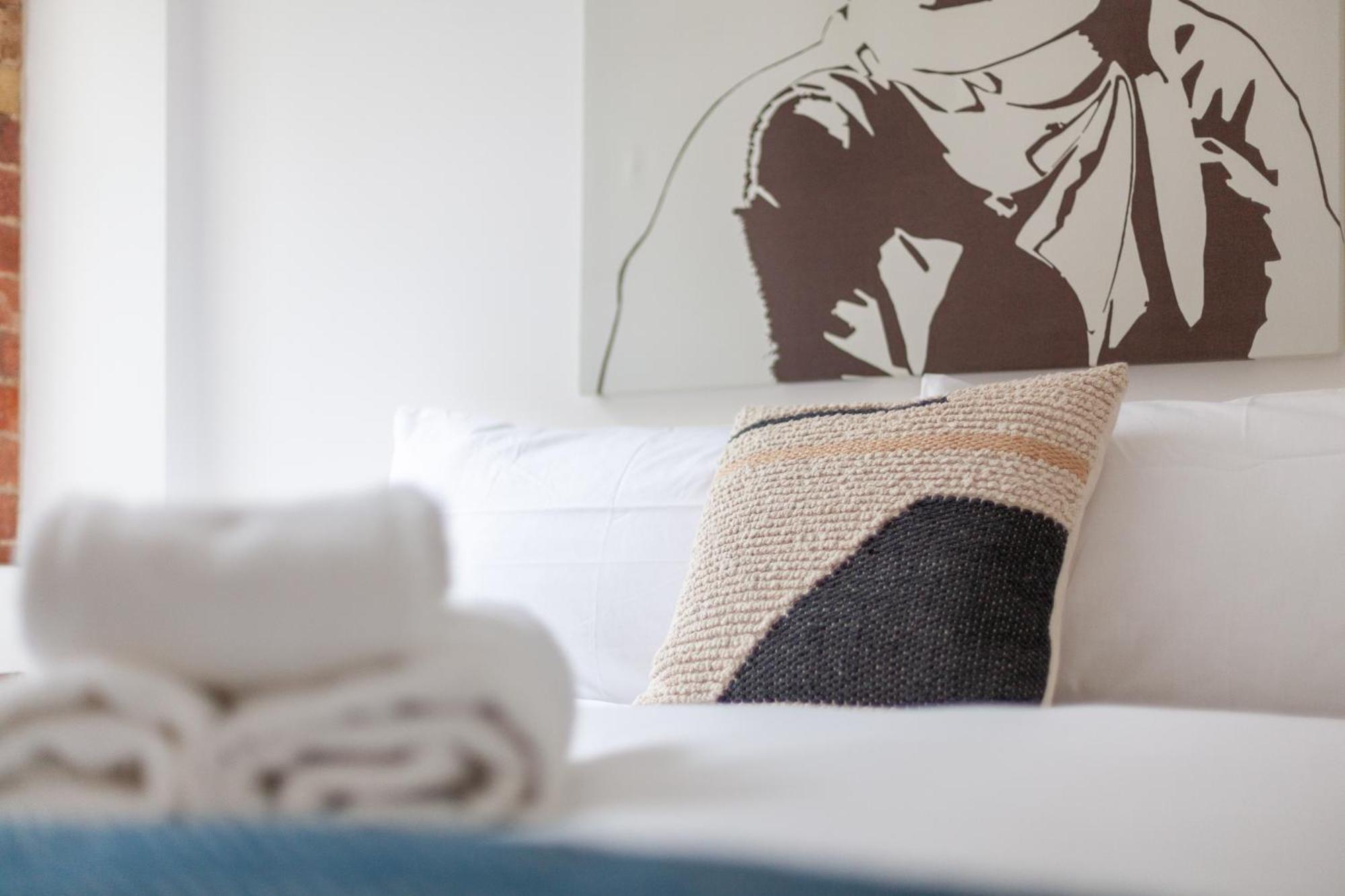 Elegance & Chic Design - 2-Bedroom Haven Londen Buitenkant foto