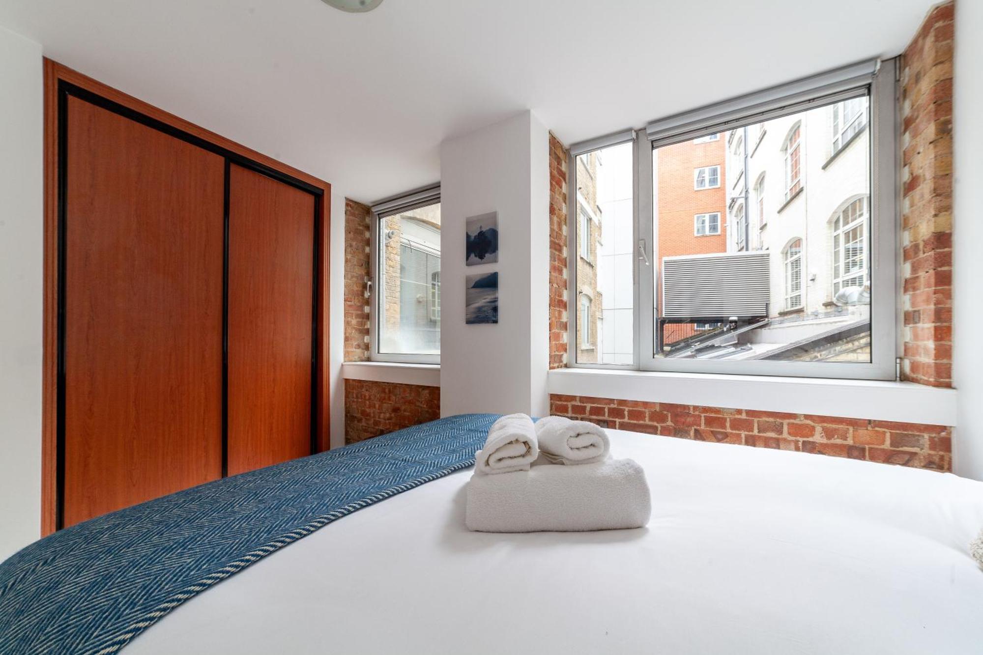 Elegance & Chic Design - 2-Bedroom Haven Londen Buitenkant foto