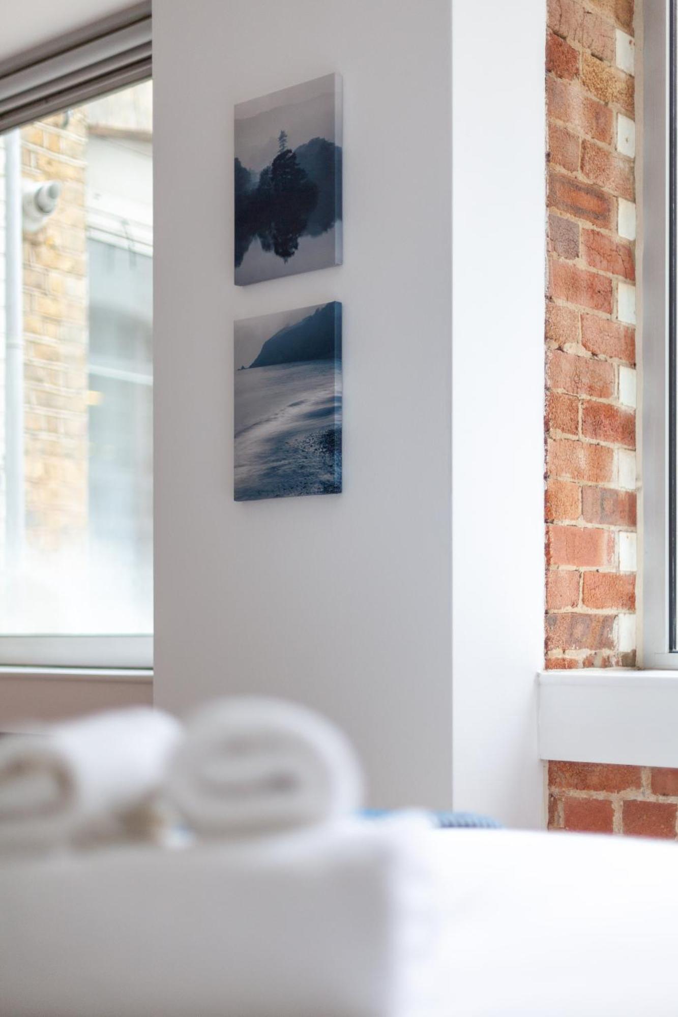 Elegance & Chic Design - 2-Bedroom Haven Londen Buitenkant foto