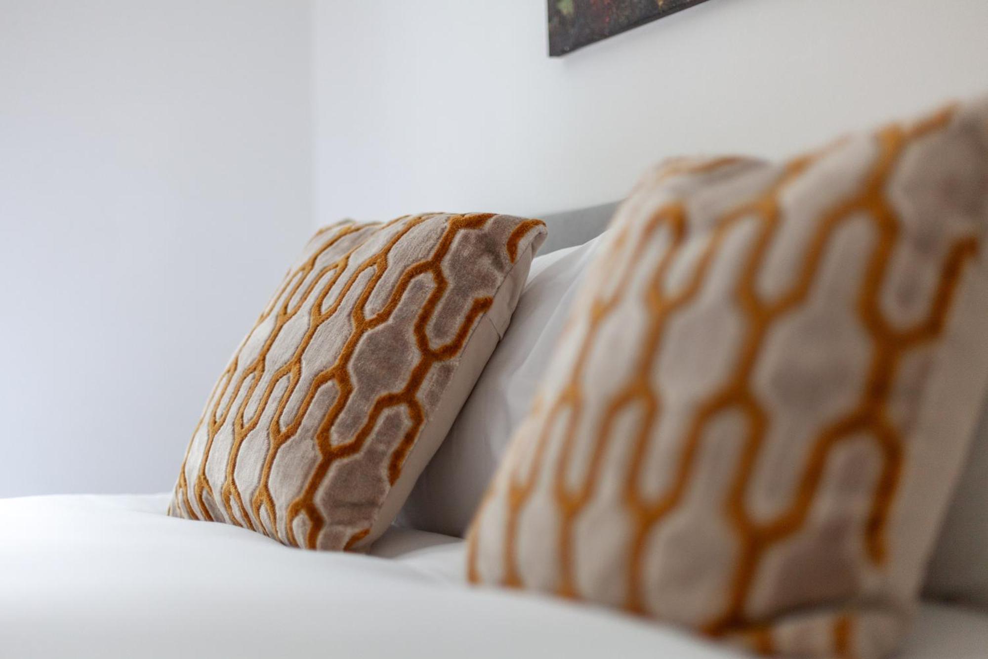 Elegance & Chic Design - 2-Bedroom Haven Londen Buitenkant foto