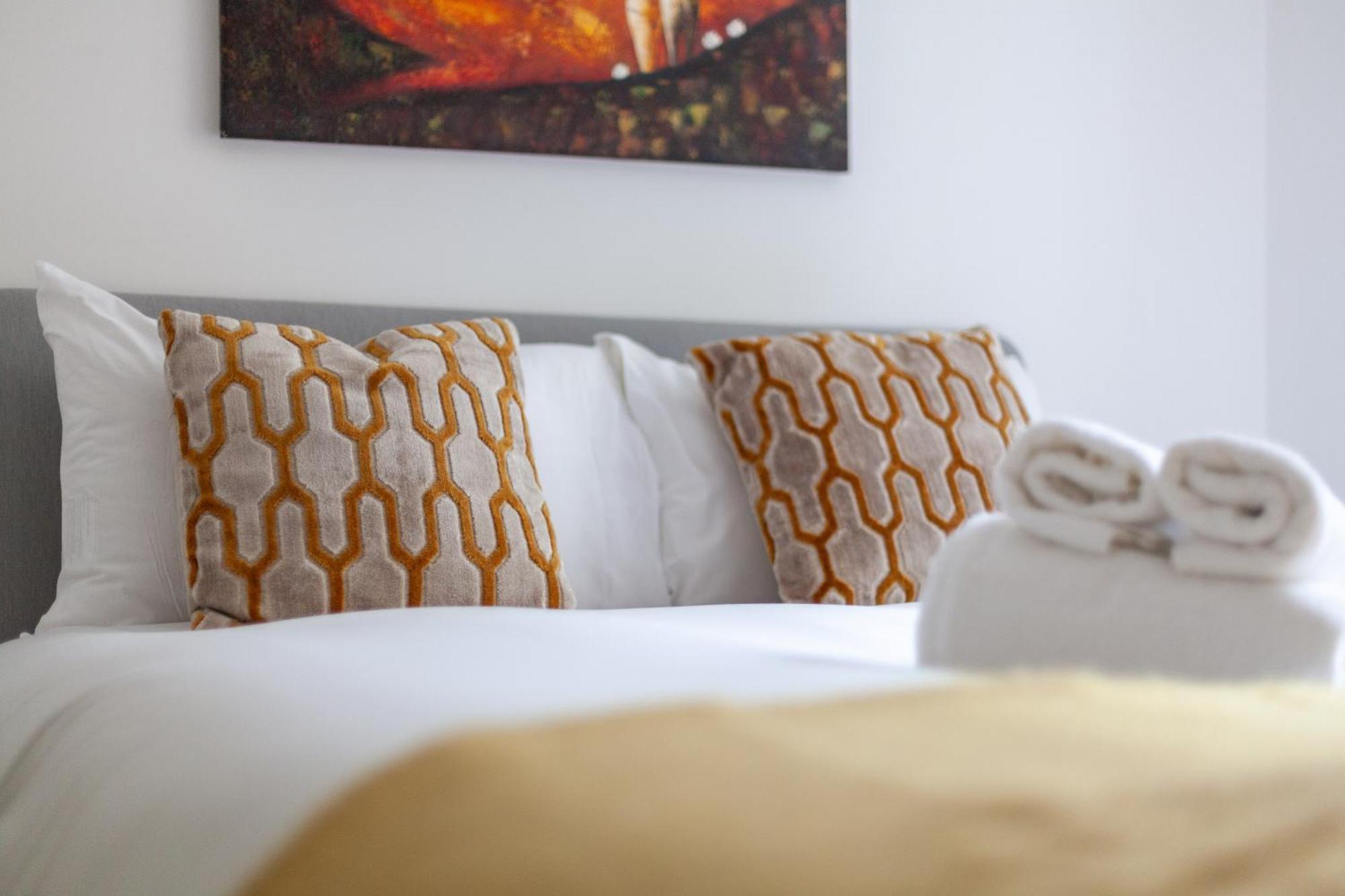 Elegance & Chic Design - 2-Bedroom Haven Londen Buitenkant foto